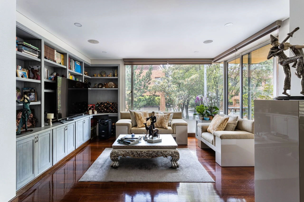 Bourdillon Apartment living room